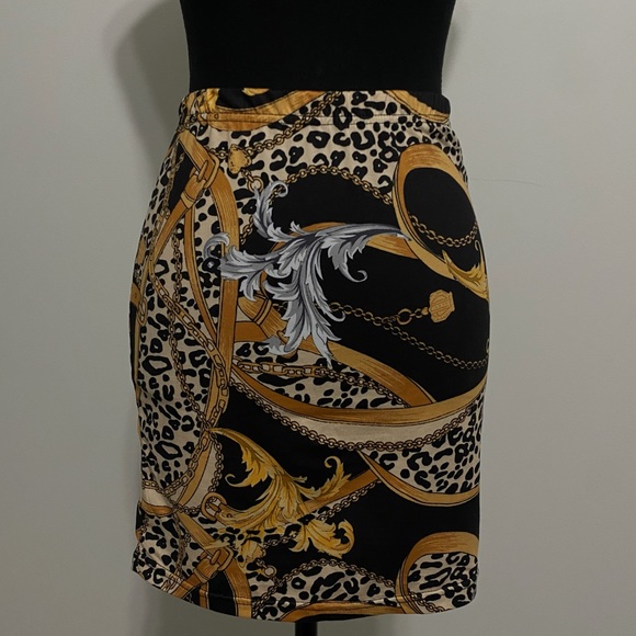 Chain Print Skirt - Picture 2 of 8